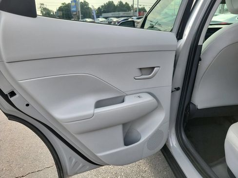 Used 2024 Hyundai Kona SEL AWD/4WD image 17