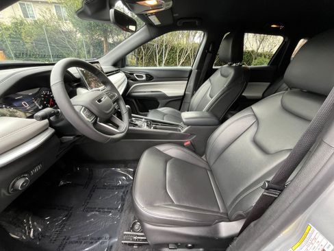 Used 2025 Jeep Compass Limited image 27