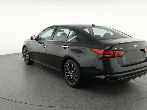 Used 2025 Nissan Altima 2.5 SV image 6