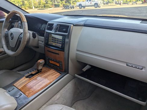 Used 2006 Cadillac XLR Base image 12