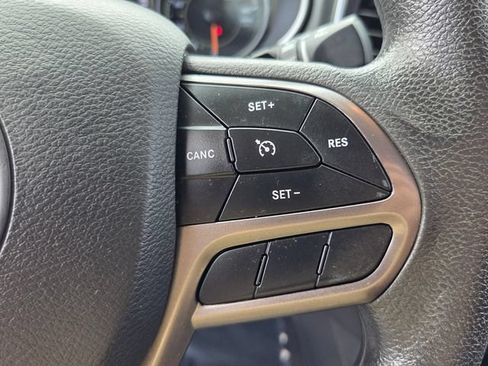 Used 2021 Jeep Cherokee Latitude FWD image 29
