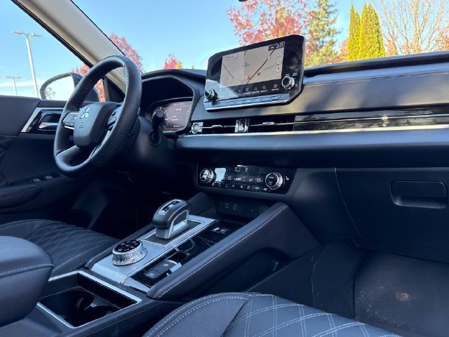 Used 2023 Mitsubishi Outlander SEL AWD/4WD image 23