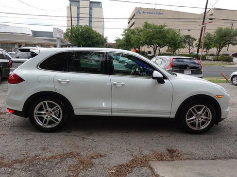 Used 2014 Porsche Cayenne S image 8
