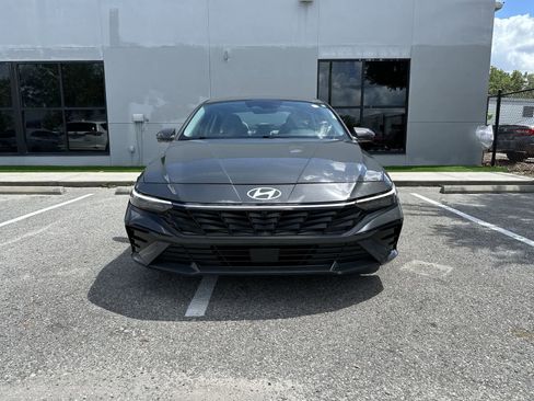 Used 2024 Hyundai Elantra Limited FWD image 12