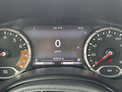 Used 2021 Jeep Renegade Latitude FWD image 15
