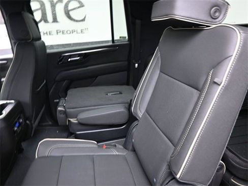 New 2025 Chevrolet Suburban Premier image 9