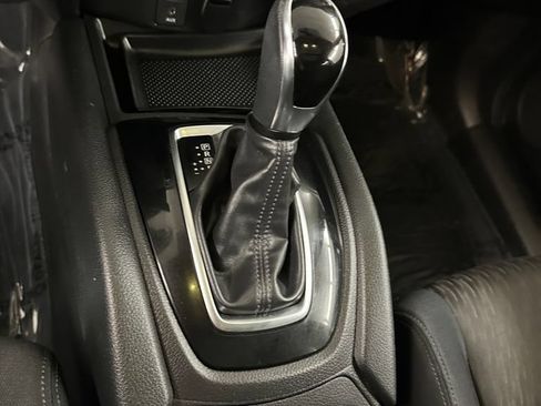 Used 2017 Nissan Rogue SV w/ Sun & Sound Touring Package AWD/4WD image 17
