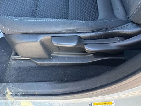 Used 2023 Chevrolet Bolt EUV LT image 13