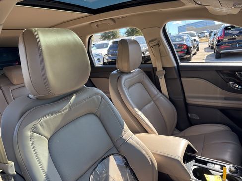 Used 2022 Lincoln Corsair Reserve w/ Equipment Group 201A image 11