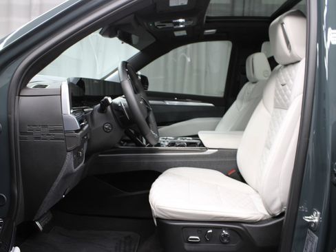 Used 2026 Cadillac Escalade V AWD/4WD image 15