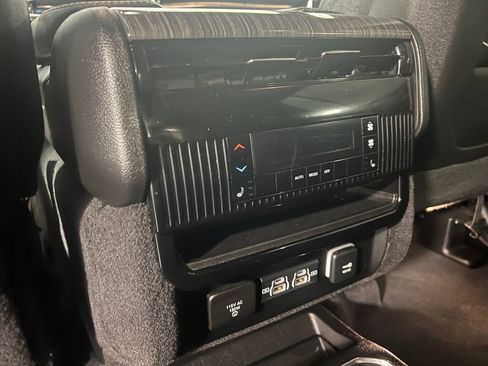 Used 2022 Jeep Wagoneer Series III w/ Flexible Seating Group image 24