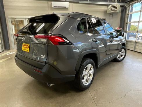 Used 2021 Toyota RAV4 XLE image 5