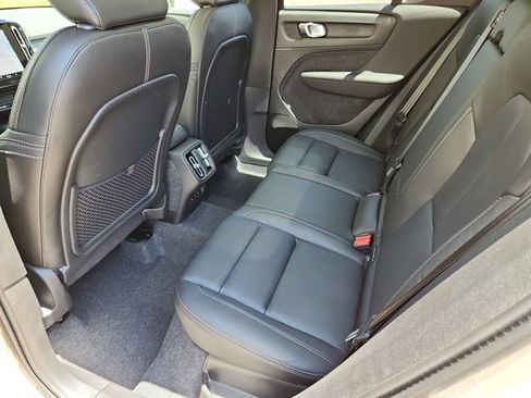 Certified 2025 Volvo XC40 B5 Ultra w/ Climate Package AWD/4WD image 10