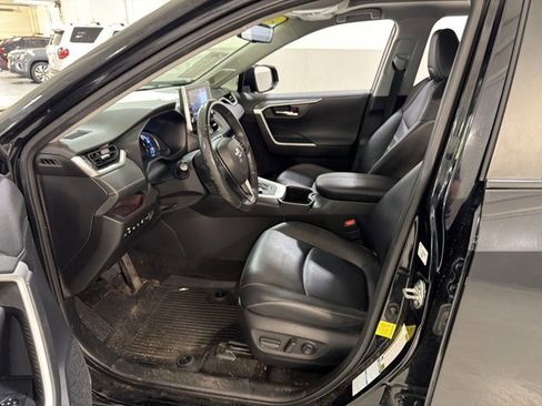 Used 2022 Toyota RAV4 Limited AWD/4WD image 6