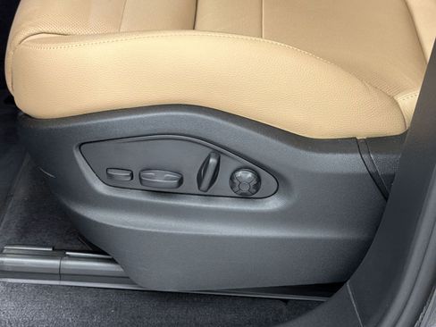 Certified 2025 Porsche Cayenne AWD/4WD image 13