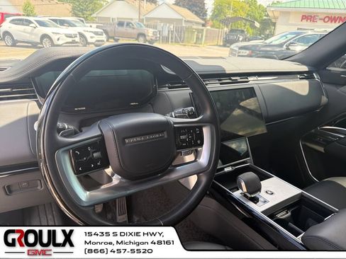 Used 2024 Land Rover Range Rover SE AWD/4WD image 12