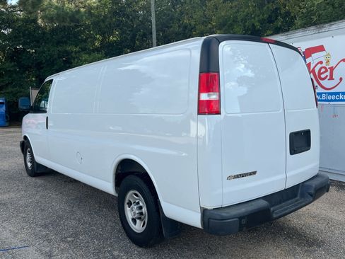 Used 2019 Chevrolet Express 3500 Extended w/ Driver Convenience Package image 8