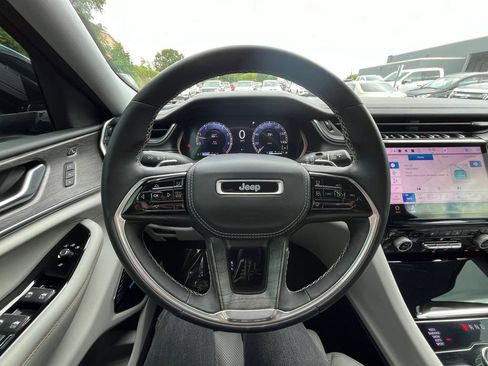Used 2021 Jeep Grand Cherokee L Overland w/ Luxury Tech Group IV AWD/4WD image 11