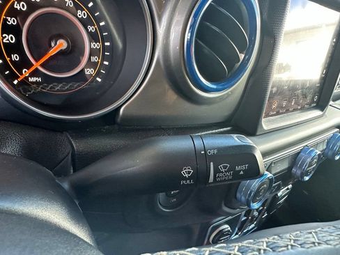 Used 2020 Jeep Wrangler Unlimited Sahara AWD/4WD image 22