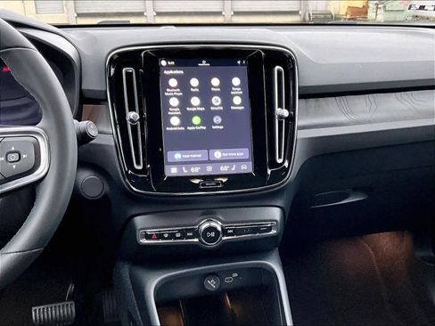 Used 2023 Volvo XC40 Recharge Plus w/ Protection Package Premier image 8