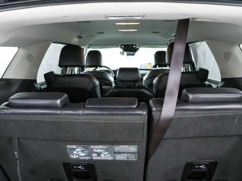 Used 2025 Kia Carnival FWD image 31