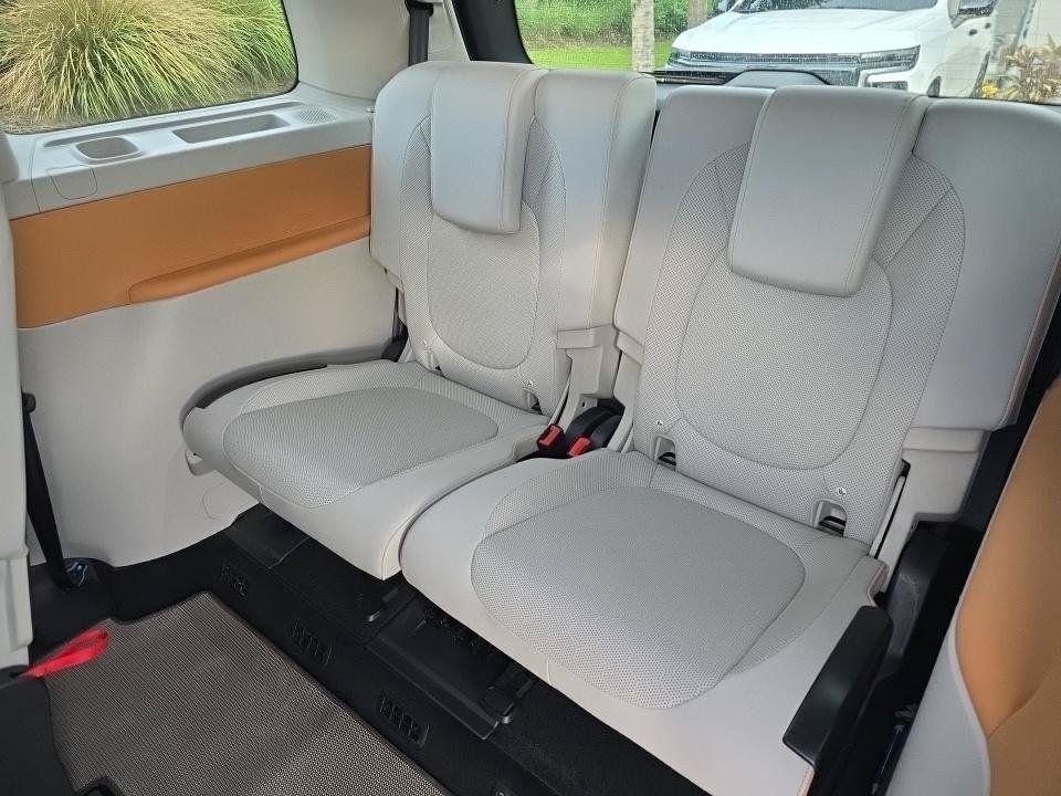 Used 2025 Volkswagen ID. Buzz 1st Edition RWD image 10
