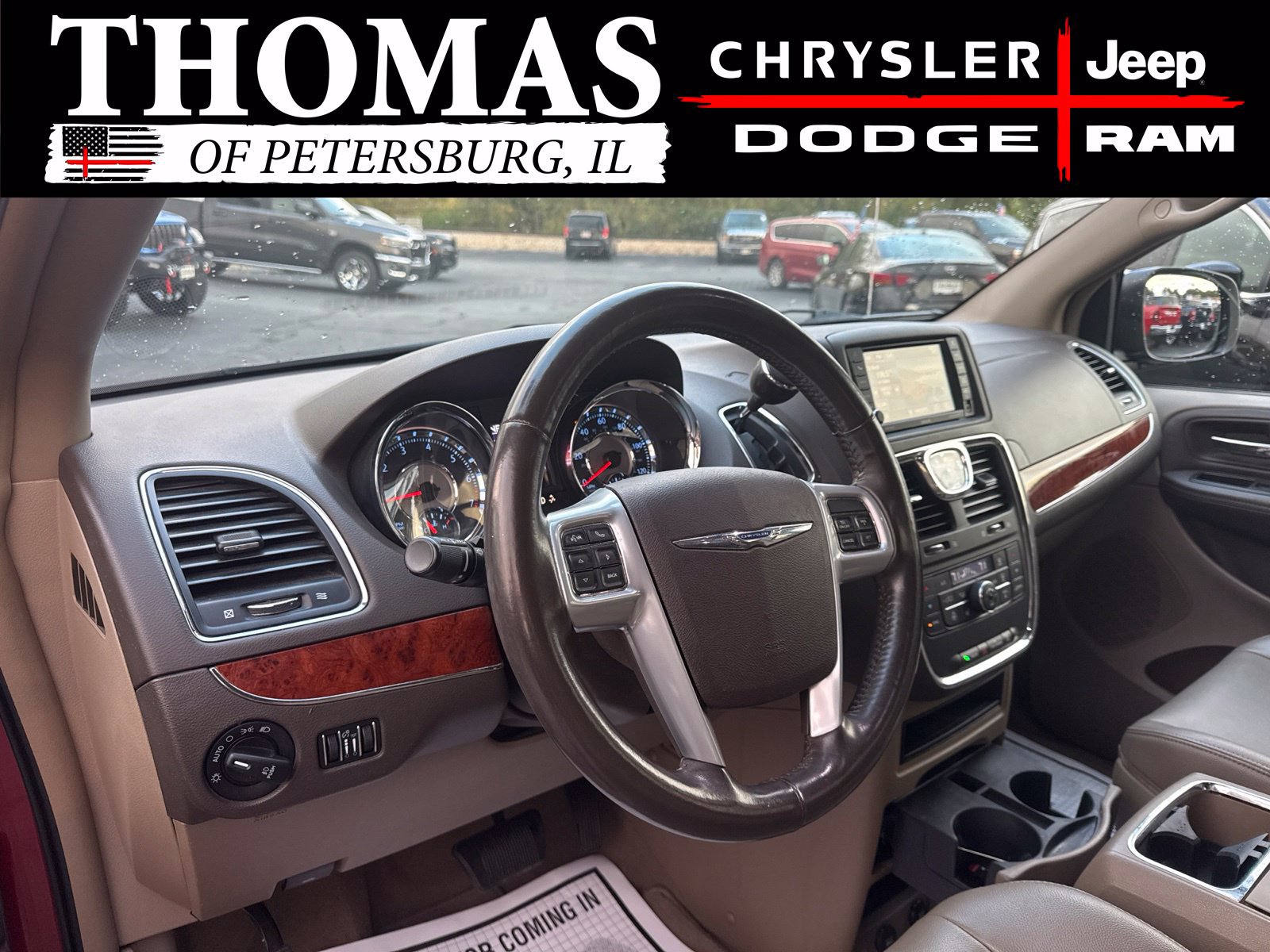 Used 2013 Chrysler Town & Country Touring-L FWD image 11
