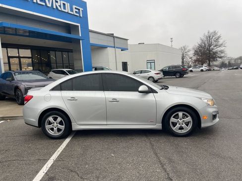 Used 2016 Chevrolet Cruze LT image 2