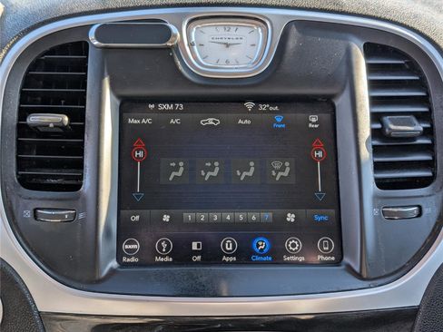 Used 2019 Chrysler 300 Touring image 25