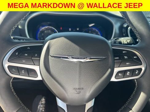 Used 2025 Chrysler Pacifica Select FWD image 22