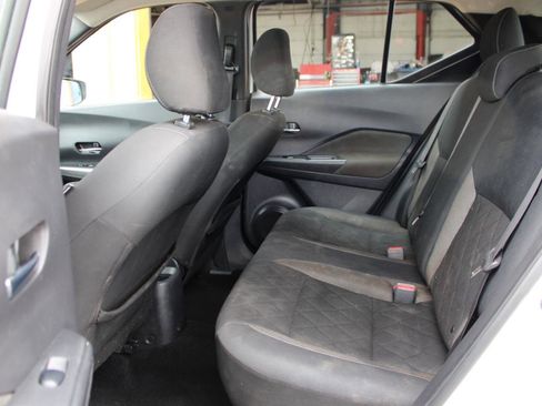 Used 2019 Nissan Kicks SV image 38