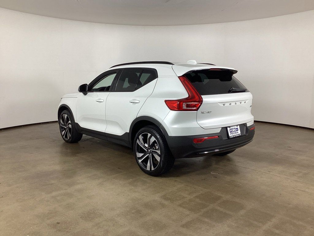 Used 2024 Volvo XC40 B5 Plus w/ Protection Package Premier AWD/4WD image 7