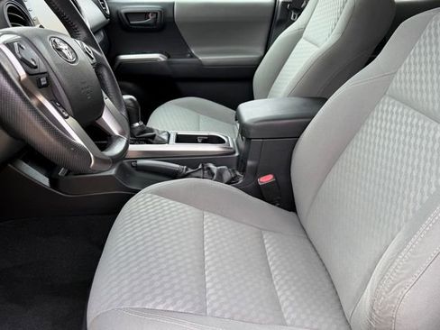 Used 2021 Toyota Tacoma SR5 RWD image 10