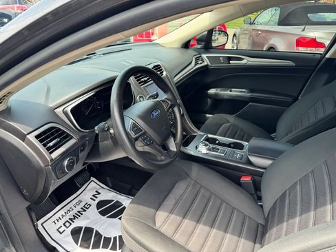 Used 2020 Ford Fusion SE FWD image 22