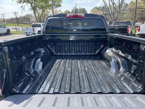 Used 2025 Chevrolet Colorado Z71 w/ Technology Package image 18