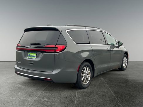 Used 2022 Chrysler Pacifica Touring-L image 7