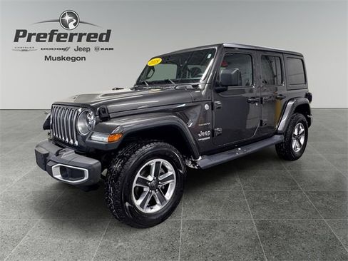 Used 2018 Jeep Wrangler Unlimited Sahara image 10
