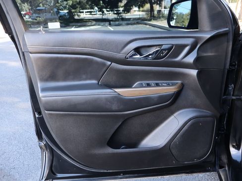 Used 2021 GMC Acadia SLE image 25