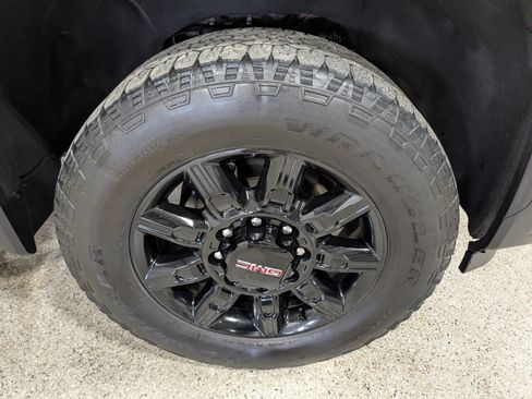 Used 2024 GMC Sierra 2500 AT4 w/ Technology Package AWD/4WD image 15