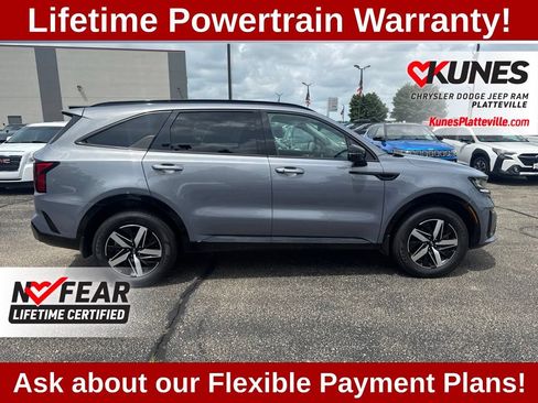 Used 2021 Kia Sorento EX w/ Panoramic Sunroof Package AWD/4WD image 12