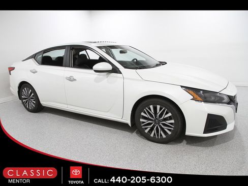 Used 2023 Nissan Altima 2.5 SV w/ SV Premium Package image 1