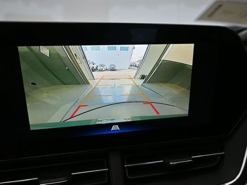 Used 2025 Chevrolet Trax LT FWD image 34