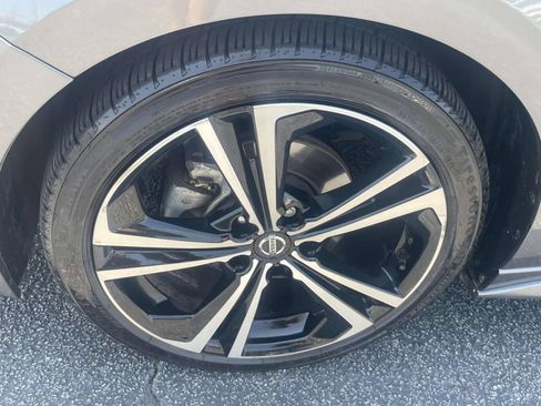 Used 2023 Nissan Sentra SR w/ SR Premium Package FWD image 9
