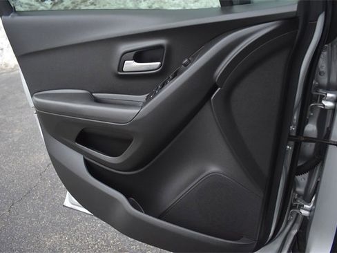 Used 2019 Chevrolet Trax LT w/ LT Convenience Package image 30