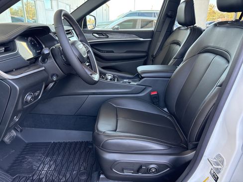 New 2025 Jeep Grand Cherokee L Limited w/ Luxury Tech Group II image 11