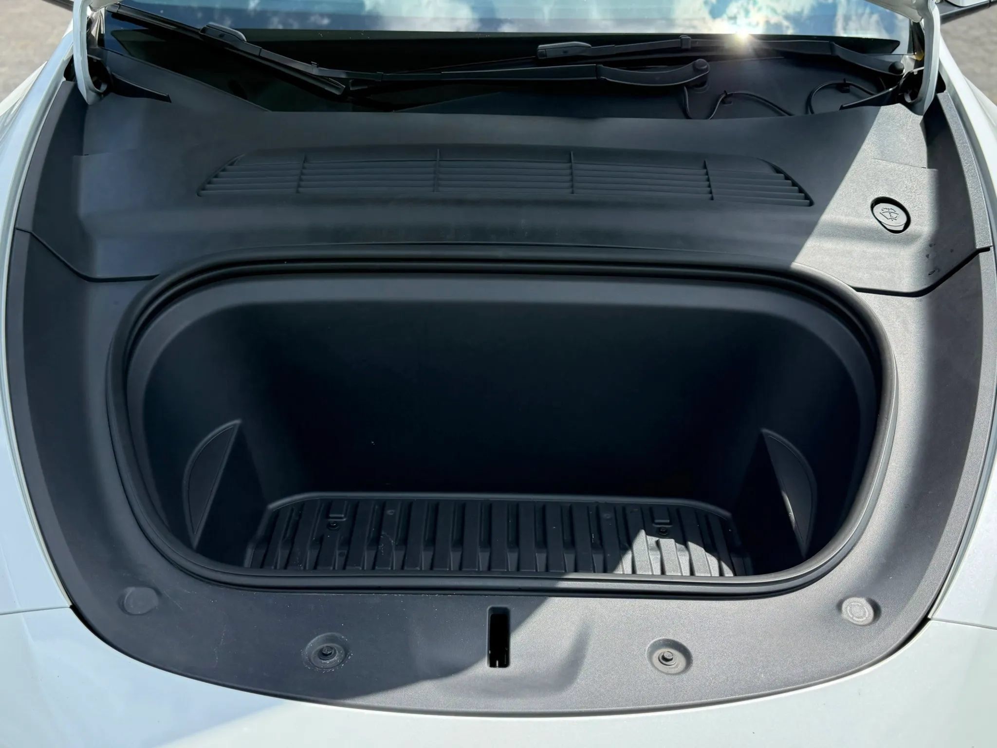 Used 2023 Tesla Model Y AWD image 32