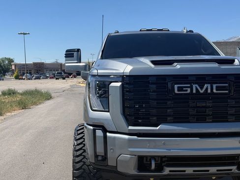 Used 2026 GMC Sierra 3500 Denali Ultimate AWD/4WD image 4