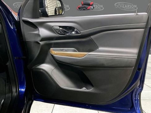 Used 2023 GMC Acadia SLE w/ Driver Convenience Package image 12