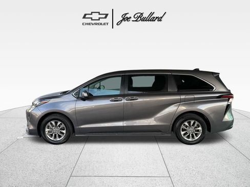 Used 2024 Toyota Sienna LE image 6