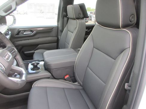 New 2026 GMC Yukon XL Elevation w/ Elevation Premium Package AWD/4WD image 11